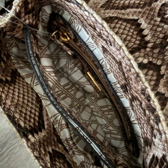 CARPISA Women’s Small Cream and faux Snake skin Purse/Crossbody - Picture 12 of 15